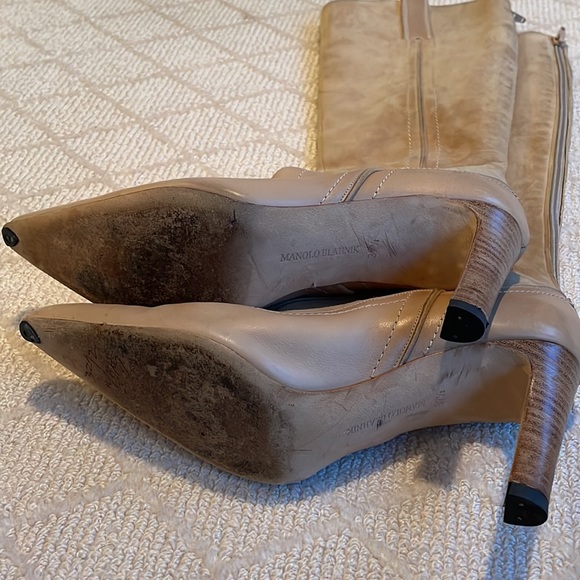 Manolo Blahnik beige suede boots - Picture 8 of 10